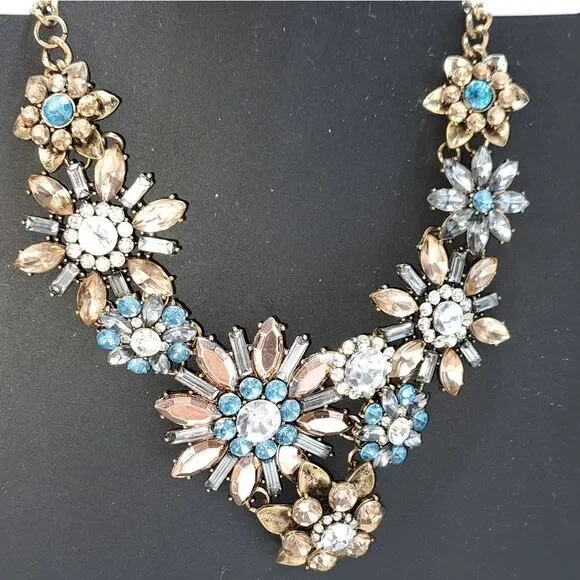 NWT Forever 21 Jeweled Necklace - Picture 7 of 8